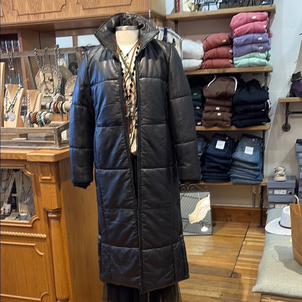 Mauritius Black Leather Puffer Coat with Quilted Design. NWT.